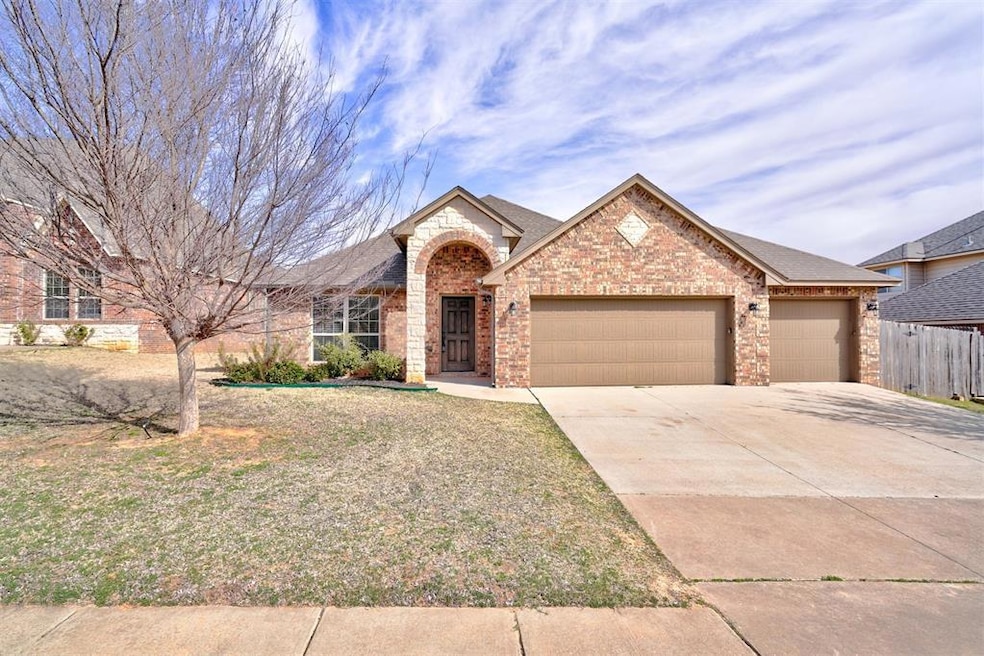 1805 Hobo St, Yukon, OK 73099 - photo 1