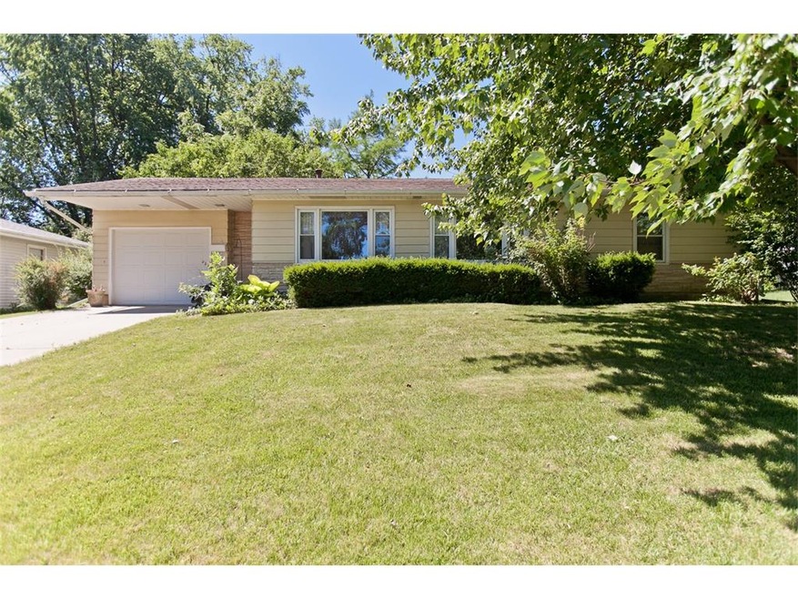 3301 Sue Ln NW, Cedar Rapids, IA 52405 - photo 1