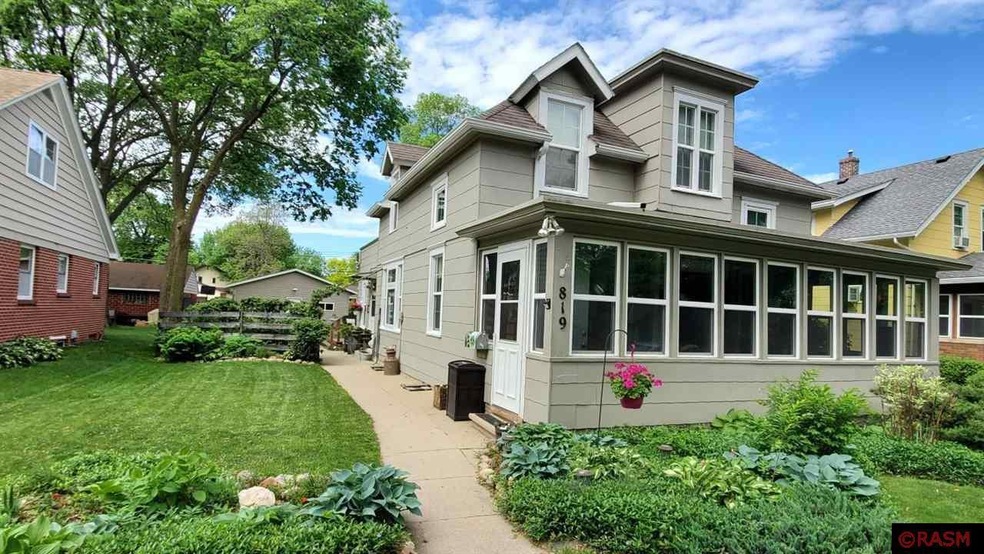 819 N Washington St, New Ulm, MN 56073 - photo 1