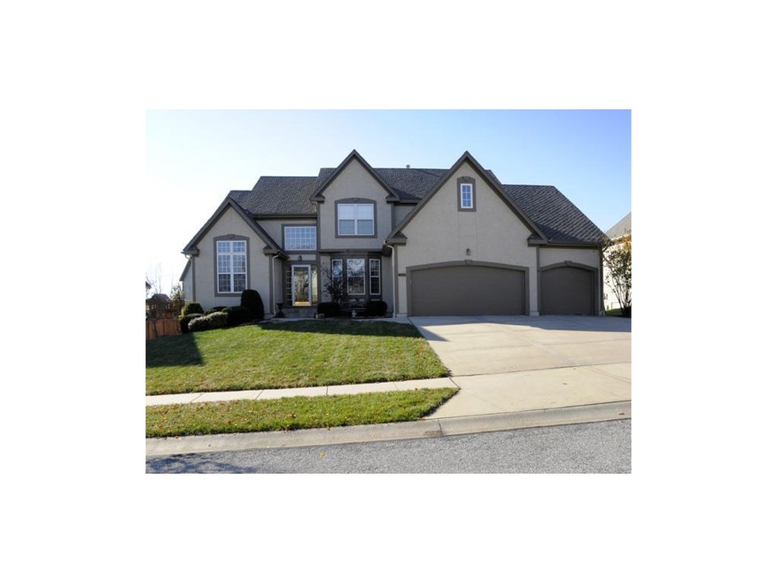 Quiet culdesac lot! New roof and Garage doors!