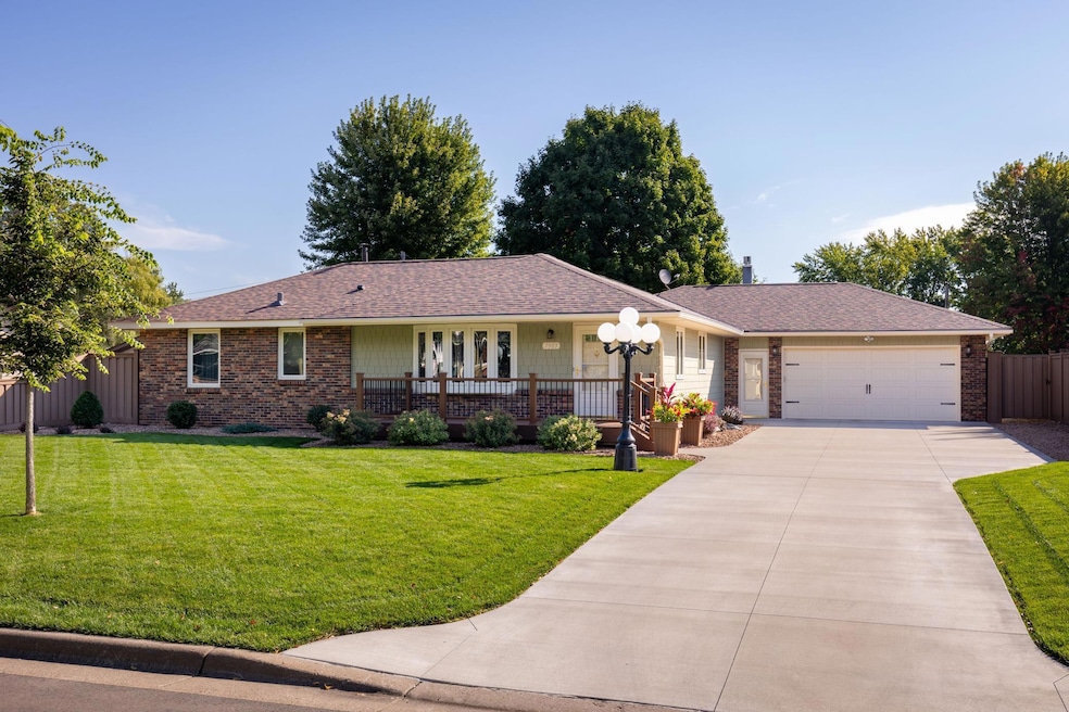 Welcome to 7903 Gresham Ln S!