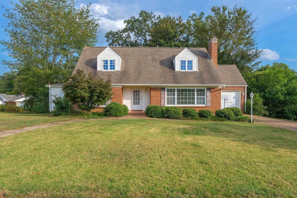 805 River Bluff Dr, Sheffield, AL 35660 - photo 1