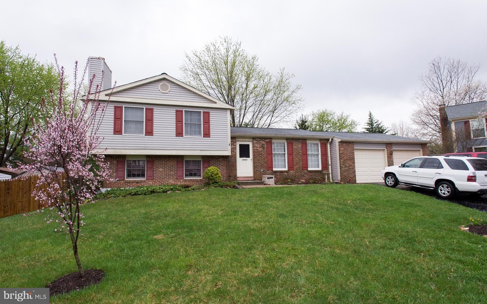 10716 Autumn Leaf Place, Germantown, MD 20876 - photo 1