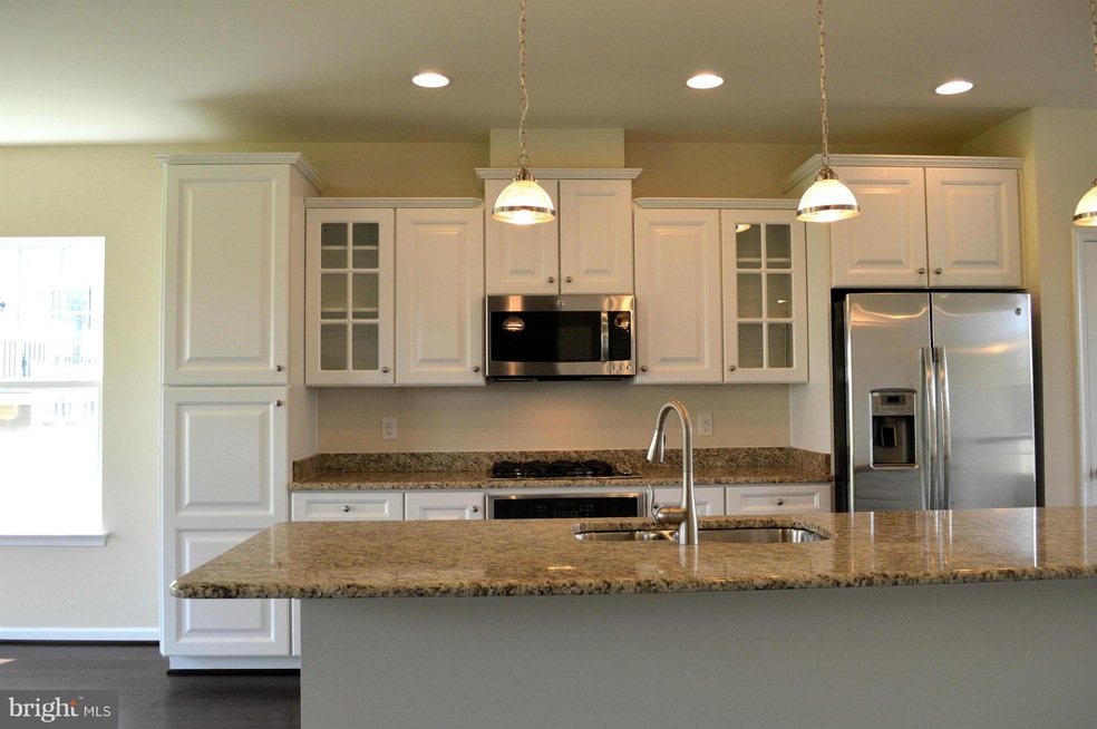 9064 Isabel Ln, Manassas Park, VA 20111 - photo 1