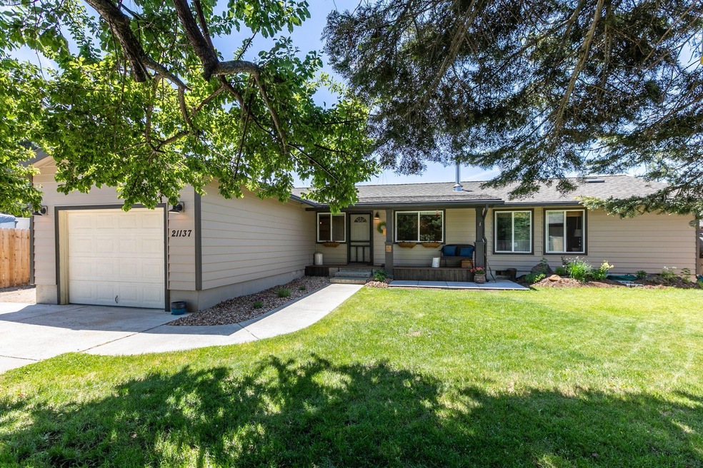 21137 Guinevere Ct, Bend, OR 97702 - photo 1