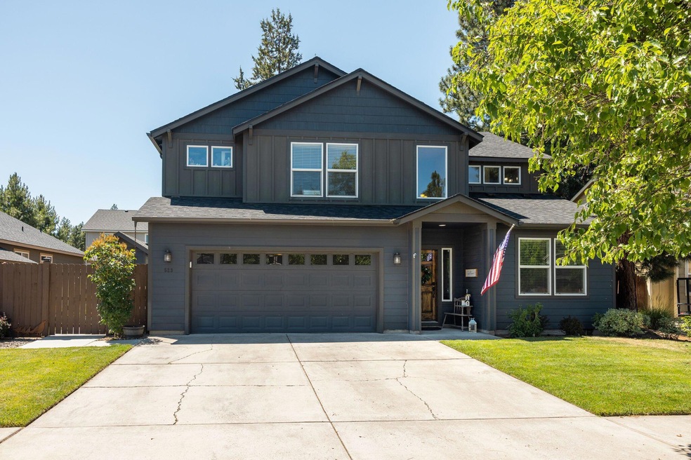 523 N Freemont St, Sisters, OR 97759 - photo 1