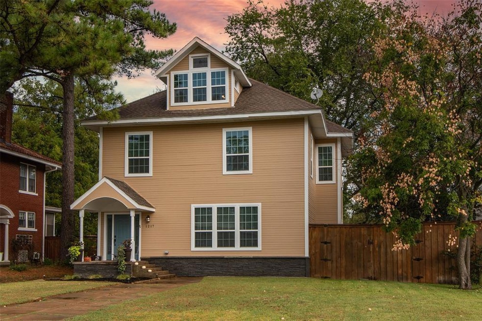 1217 W Gandy St, Denison, TX 75020 - photo 1