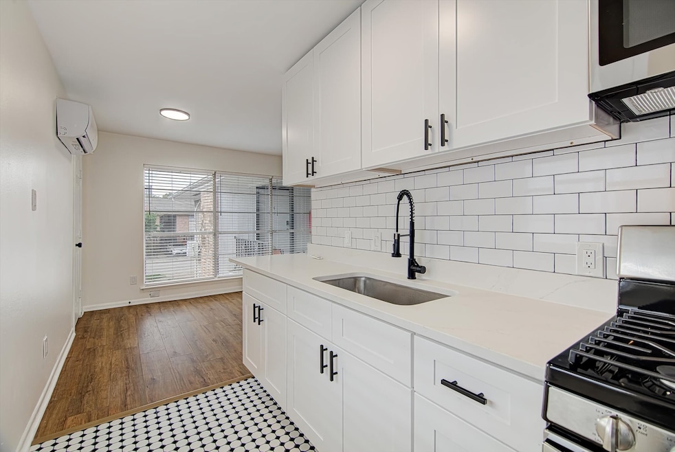 1915 Mcduffie St unit 1, Houston, TX 77019 - photo 1