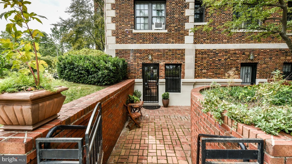 4514 Connecticut Ave NW unit B, Washington, DC 20008 - photo 1