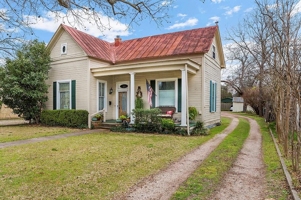 313 W Austin St, Fredericksburg, TX 78624 - photo 1