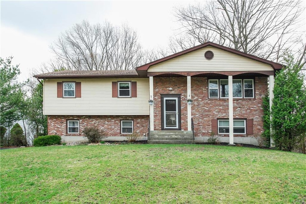 21 Whispering Ct, Bardonia, NY 10954 - photo 1