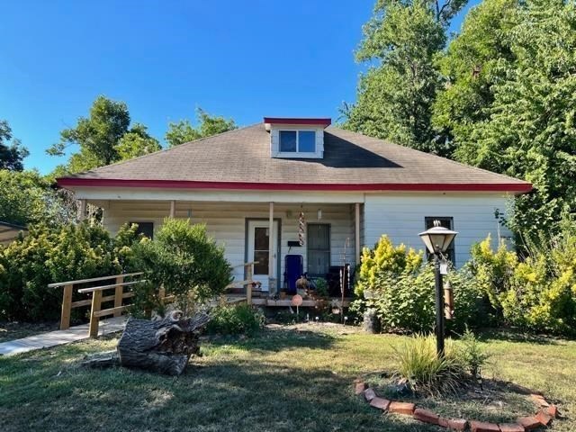 1223 E Broadway St, Cushing, OK 74023 - photo 1