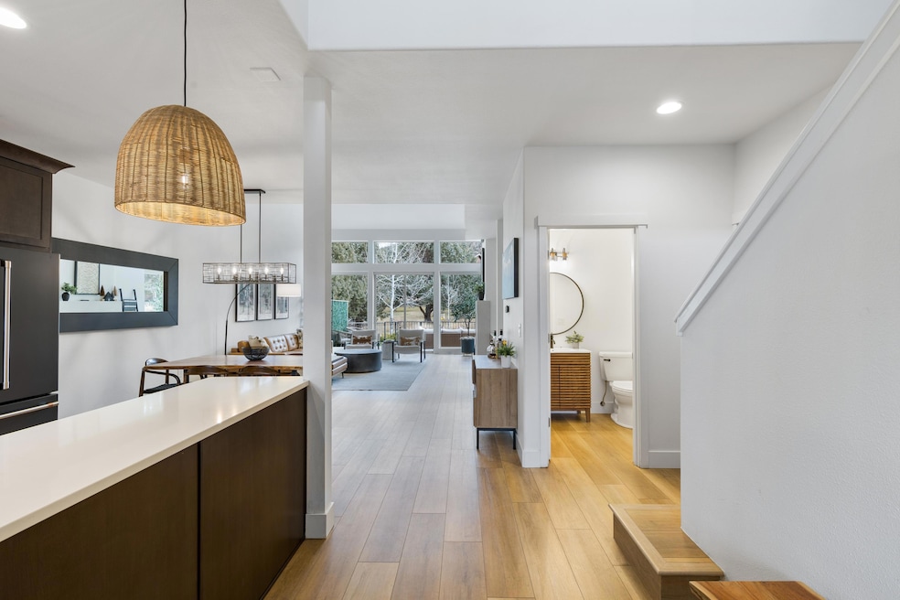 1281 Highland View Loop, Redmond, OR 97756 - photo 1