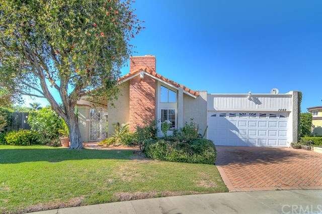 Located at the end of the Cul de Sac, beautiful mature trees, brick pavers on driveway.  Welcome Home !!!