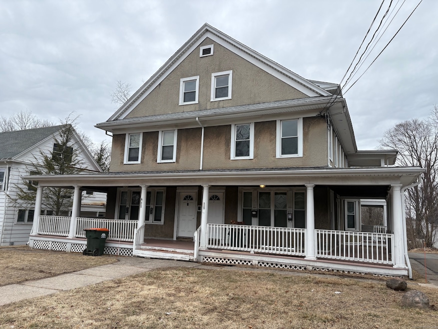 This 2nd and 3rd floor townhouse style apartment i