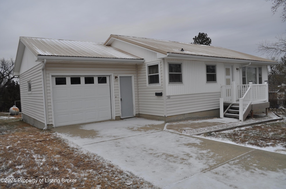 501 4th St W, Lemmon, SD 57638 - photo 1
