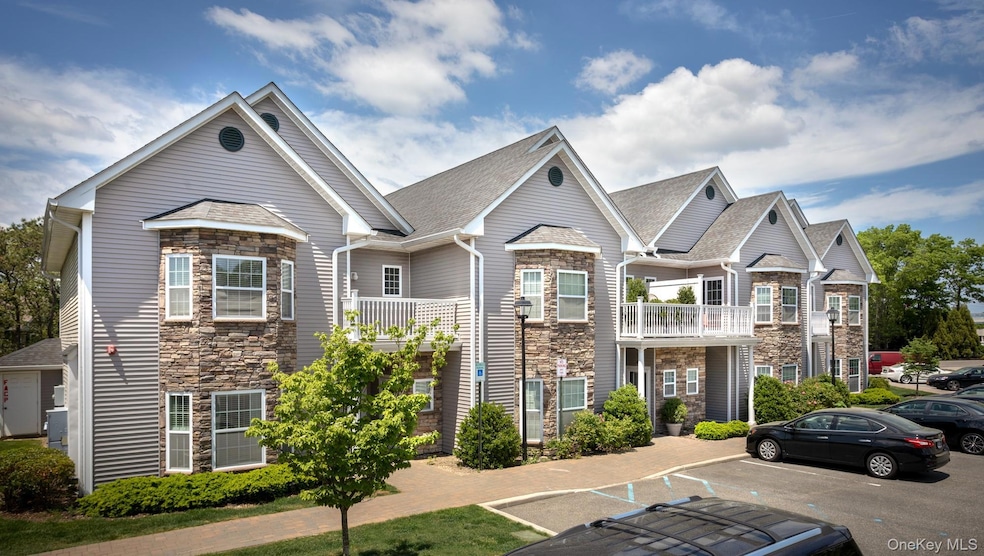 408 Pine Creek Ave unit N404, Holbrook, NY 11741 - photo 1