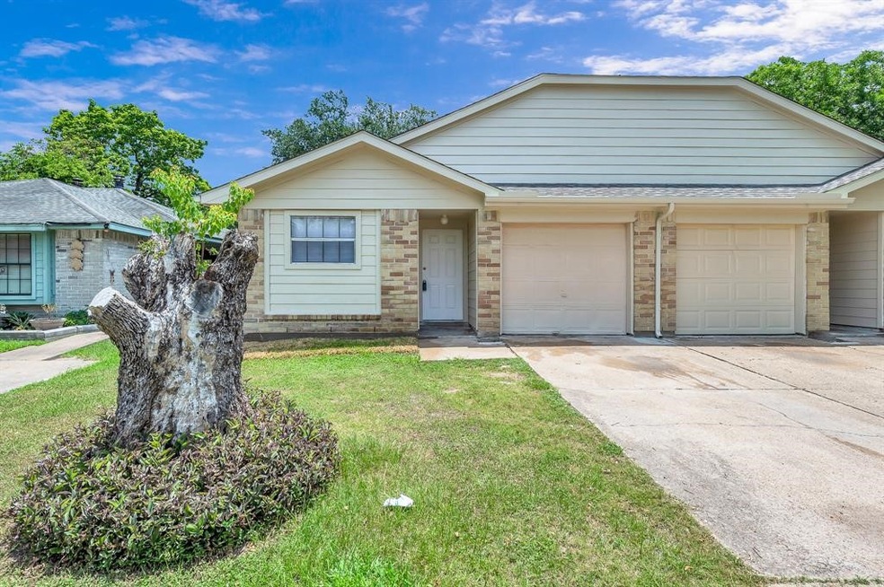 11012 Tridens Ct, Houston, TX 77086 - photo 1