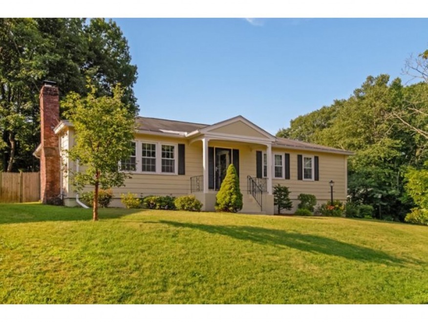 565 Oak St, Manchester, NH 03104 - photo 1