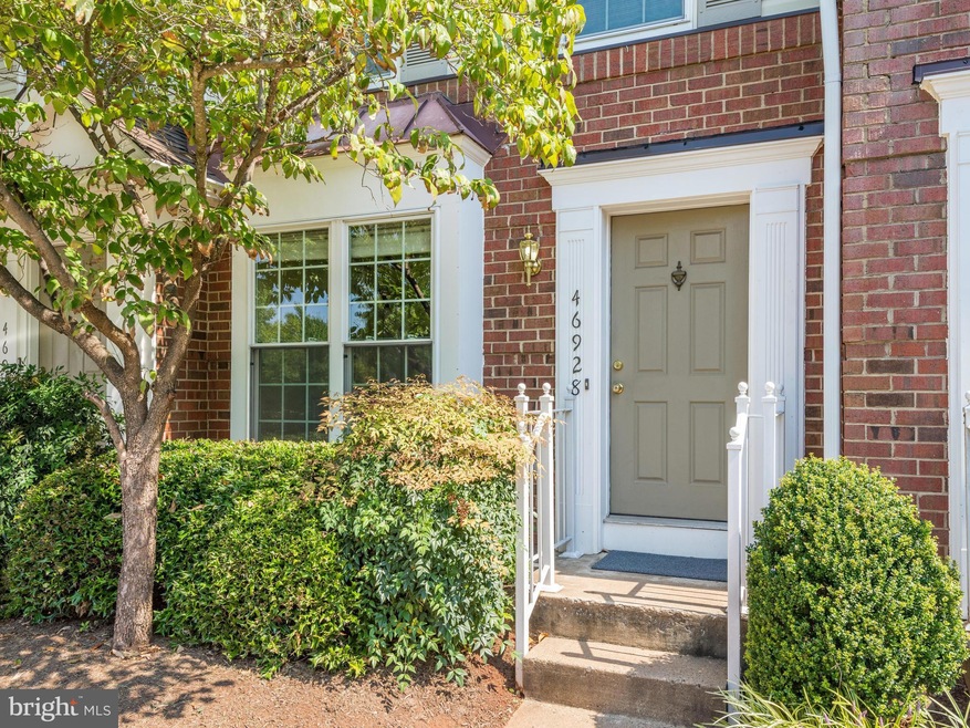 46928 Courtyard Square unit 46928, Sterling, VA 20164 - photo 1