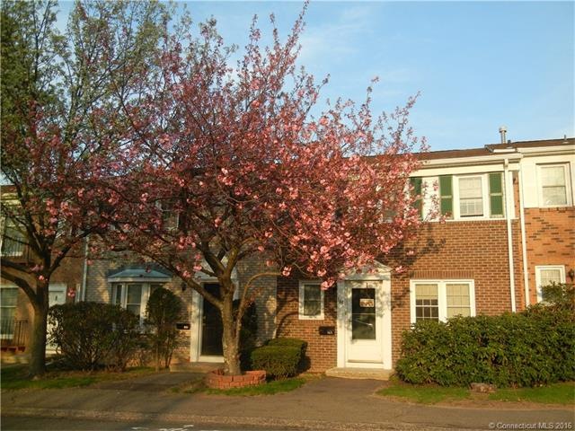 163 Penn Common unit 163, Milford, CT 06460 - photo 1