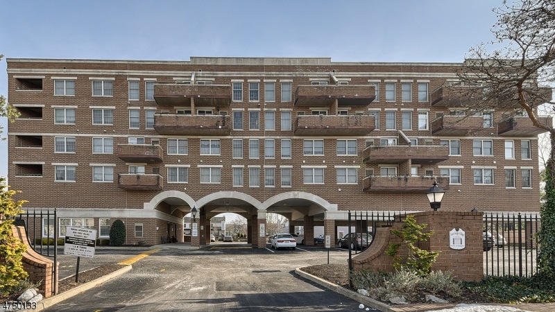 28 Iron Forge Square, Pompton Lakes, NJ 07442 - photo 1