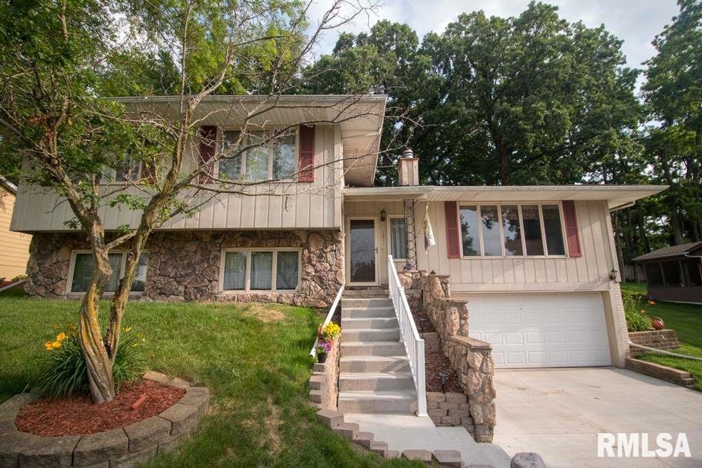 1211 W 46th St, Davenport, IA 52806 - photo 1