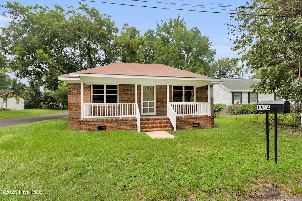 1614 Mckinley Ave, New Bern, NC 28562 - photo 1