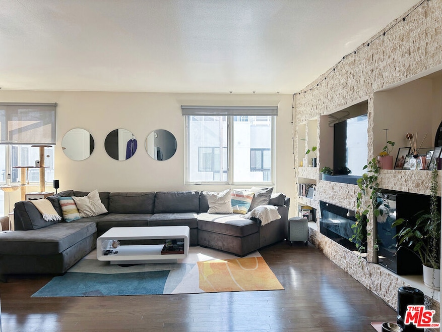 Vero Lofts unit 521, Los Angeles, CA 90017 - photo 1