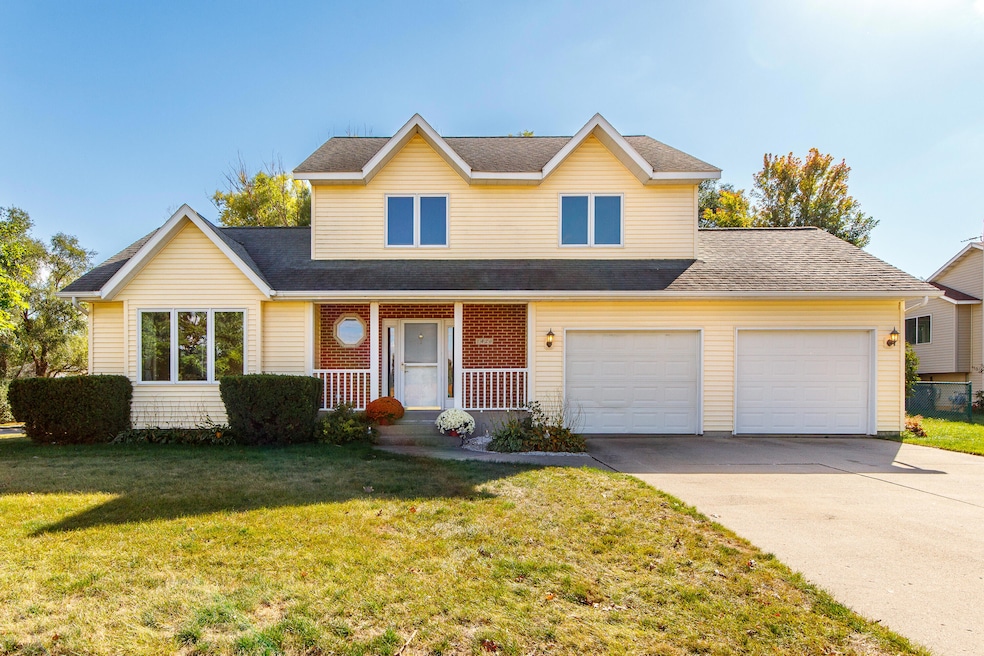 graphicbee01-1426-16thSt-Boone