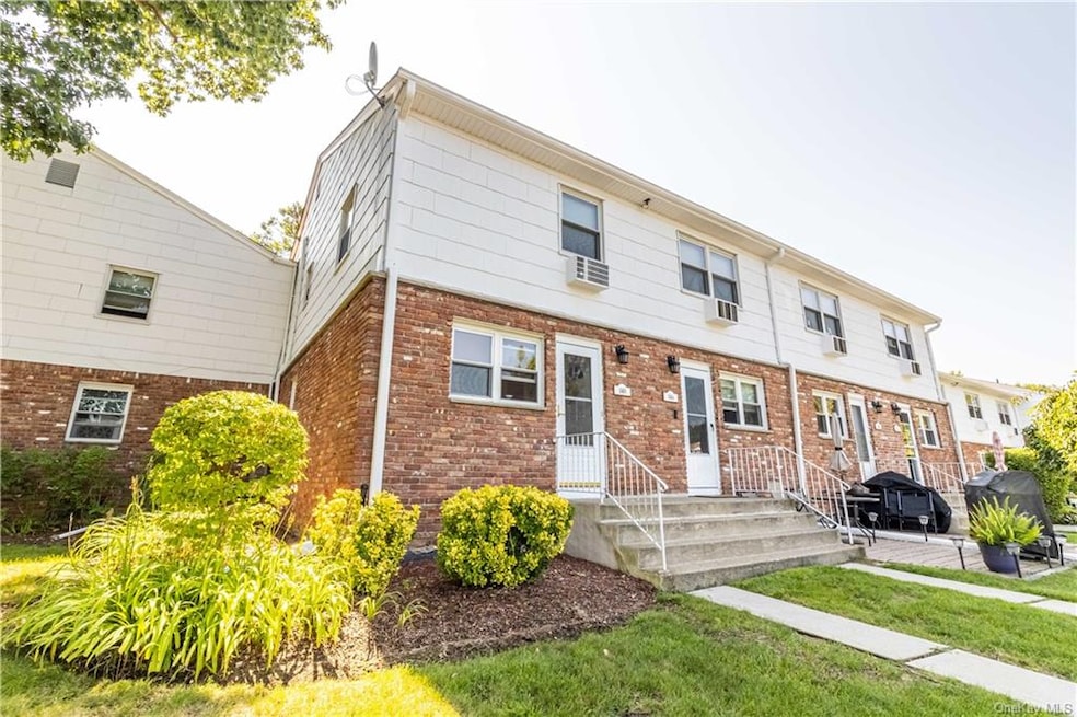 148 Parkside Dr unit 148, Suffern, NY 10901 - photo 1