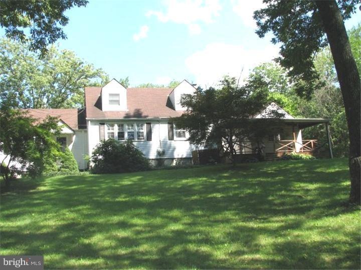 1132 Farmington Ave, Pottstown, PA 19464 - photo 1