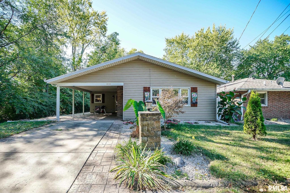 1808 Center St, Pekin, IL 61554 - photo 1