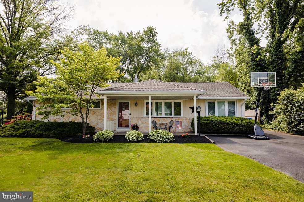 910 Dogwood Ln, Hatfield, PA 19440 - photo 1