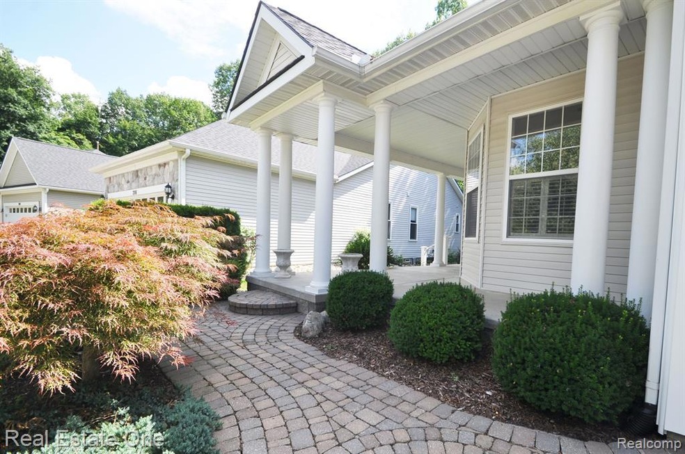 3804 Hillsdale Dr unit 254, Auburn Hills, MI 48326 - photo 1