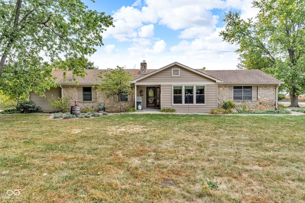 ranch-style home featuring stone siding