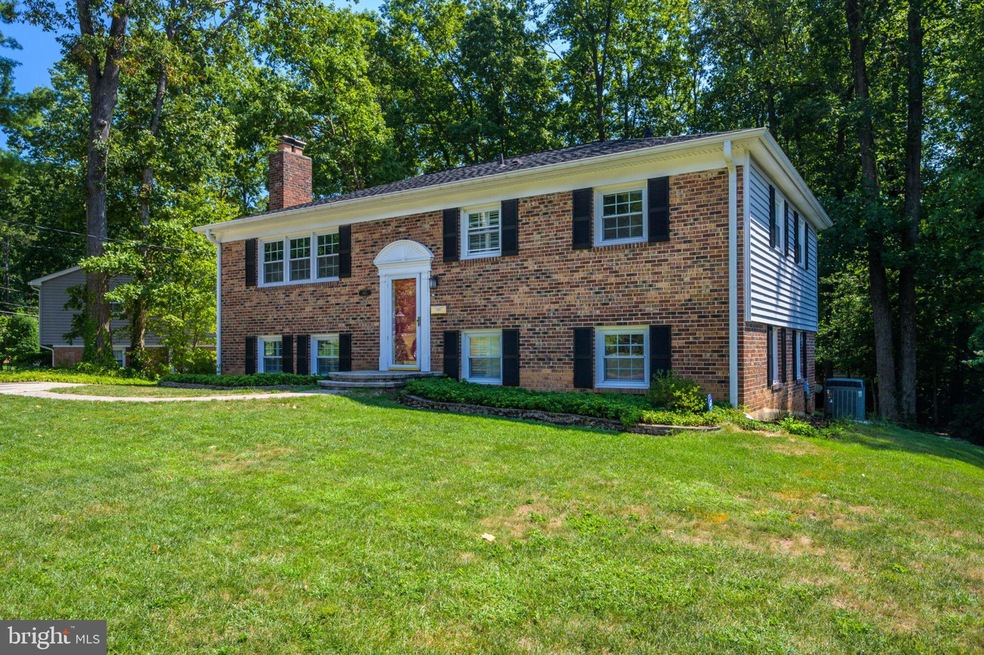 9421 Winterberry Ln, Fairfax, VA 22032 - photo 1