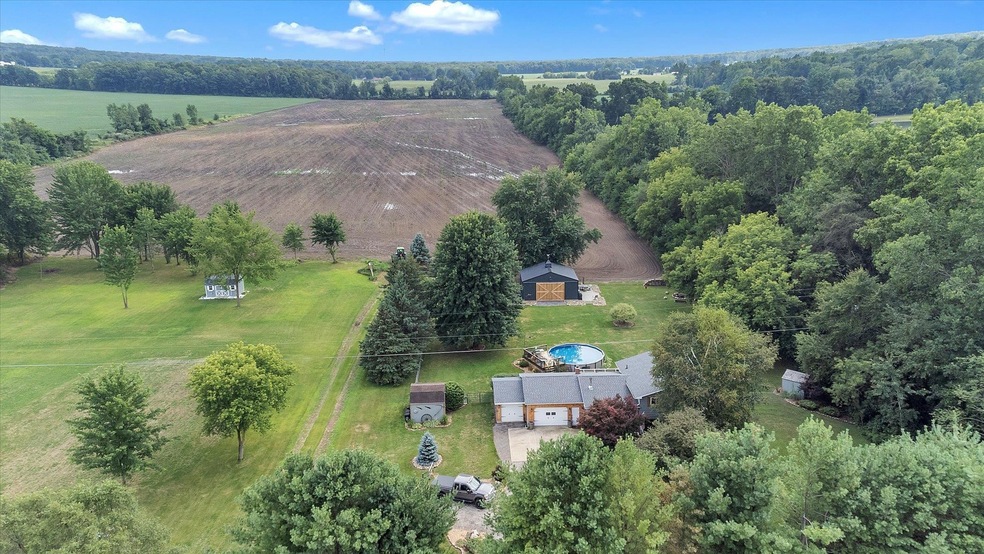 11514 E Burt Rd, Birch Run, MI 48415 - photo 1