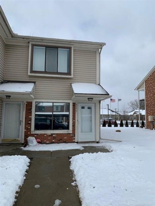 30617 Hidden Pines Ln, Roseville, MI 48066 - photo 1