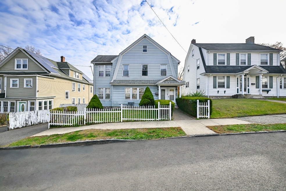 25 Manhattan Ave unit 27, Bridgeport, CT 06606 - photo 1