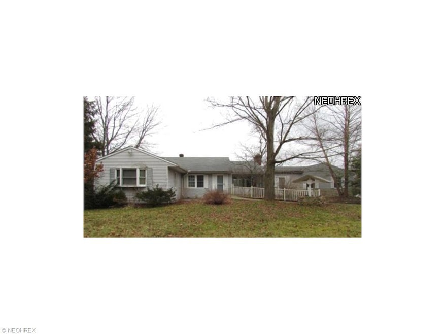 FRONT VIEW ON SPERRY ROAD. APPROXIMATELY 9 ACRES
