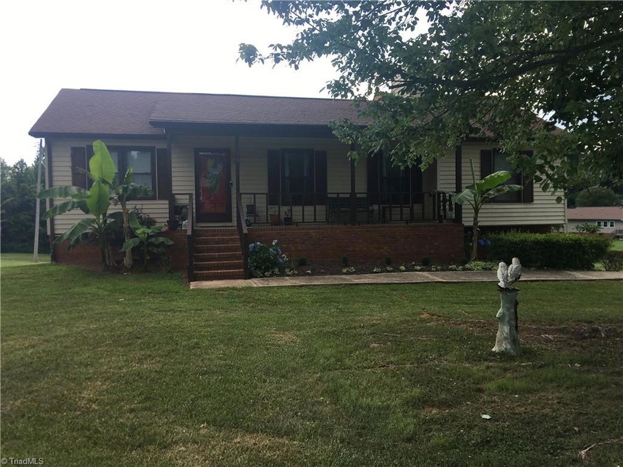 139 Sparrow Ln, Statesville, NC 28625 - photo 1