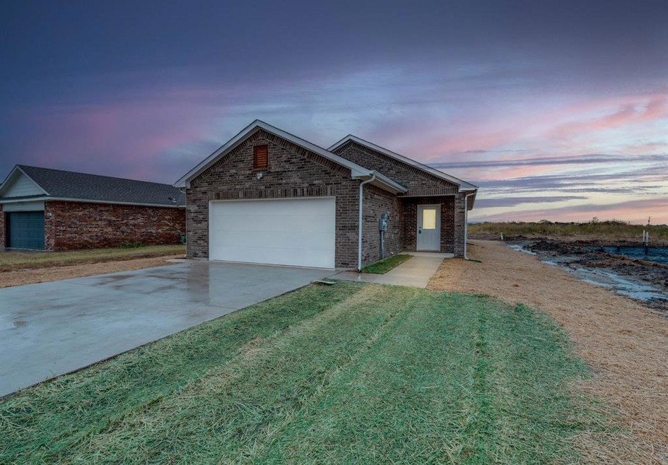 550 S Garrett Ave, Ennis, TX 75119 - photo 1