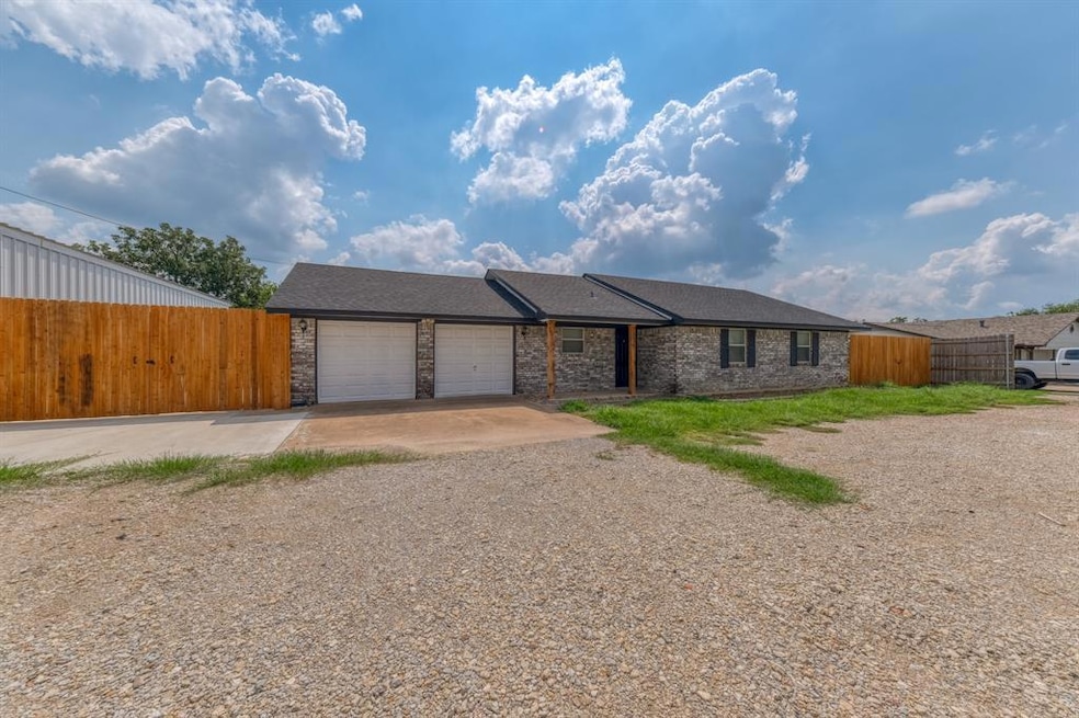 1412 Azle Hwy, Weatherford, TX 76085 - photo 1