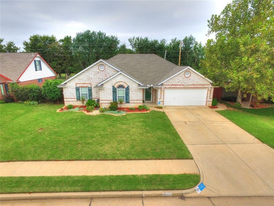 Front  A true must see! Real hardwood floors, newe