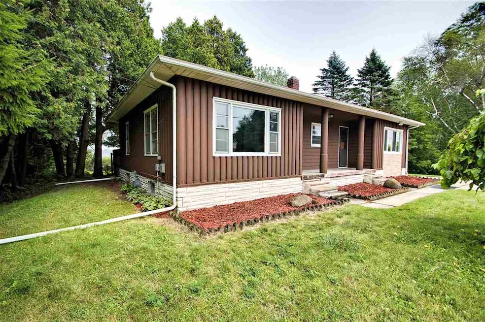 2121 Hawthorne Ave, Two Rivers, WI 54241 - photo 1