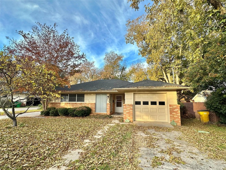 911 Dodson St, Gainesville, TX 76240 - photo 1