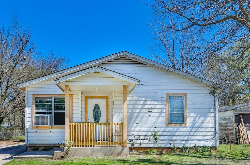 906 S Taylor St, Gainesville, TX 76240 - photo 1