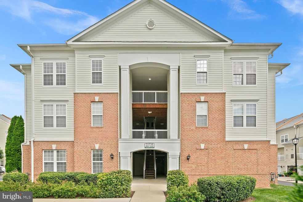 22725 Thimbleberry Square unit 301, Ashburn, VA 20148 - photo 1
