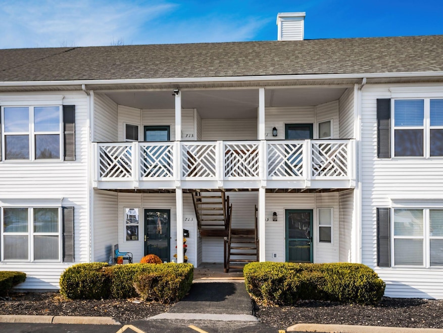 715 Milcrest Dr, Marysville, OH 43040 - photo 1